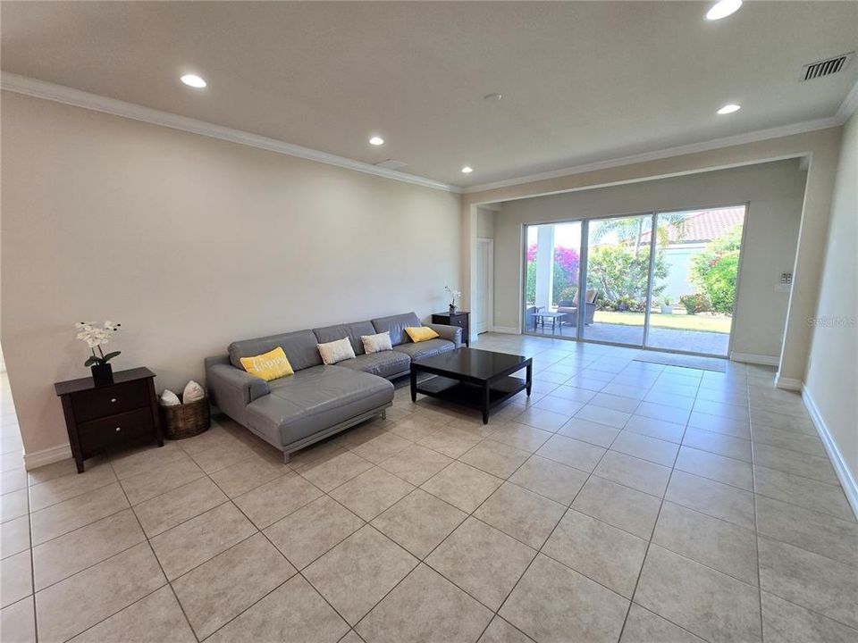 For Rent: $4,800 (4 beds, 4 baths, 3633 Square Feet)