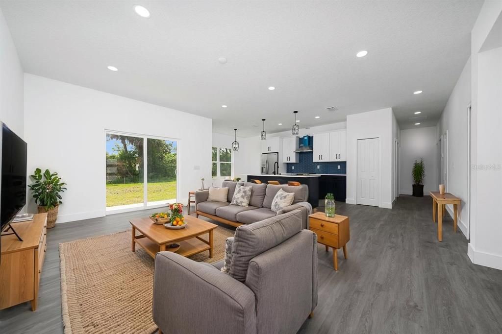 出租: $2,500 (4 贝兹, 2 浴室, 1856 平方英尺)