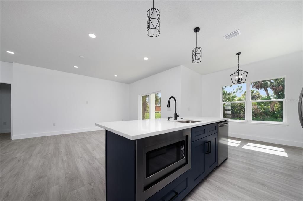 出租: $2,500 (4 贝兹, 2 浴室, 1856 平方英尺)