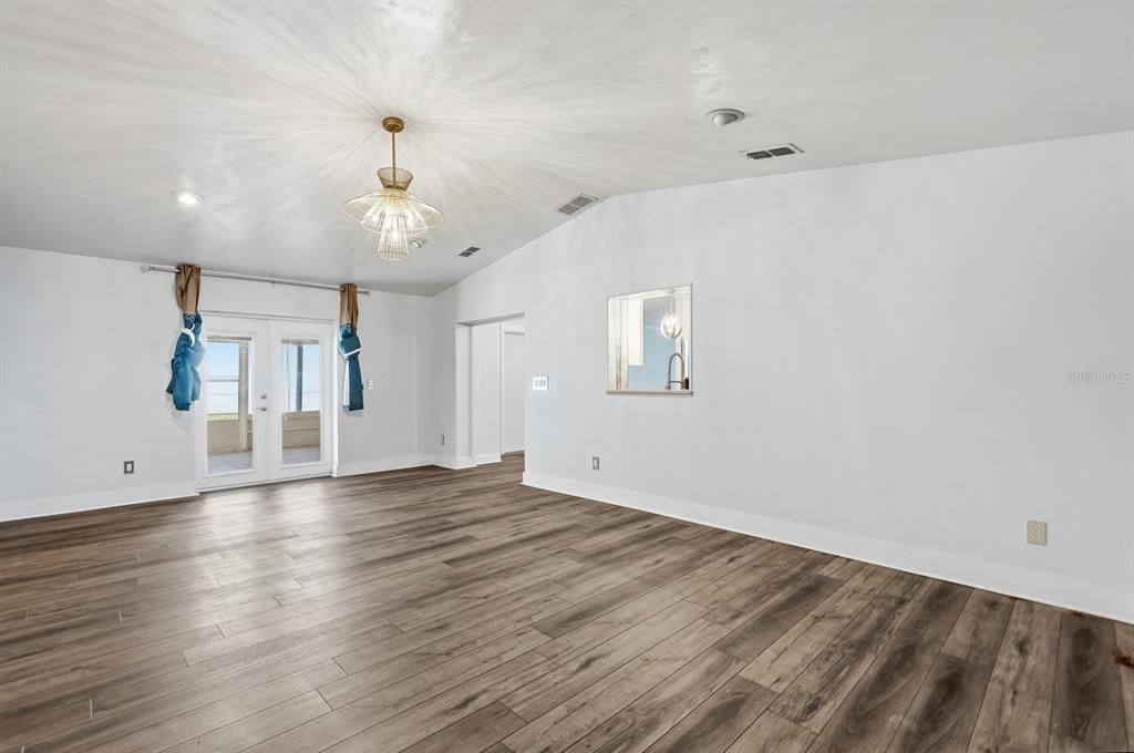 For Sale: $269,000 (3 beds, 2 baths, 1563 Square Feet)