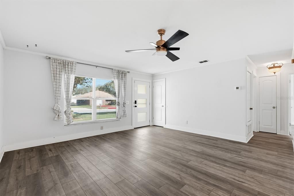 For Sale: $269,000 (3 beds, 2 baths, 1563 Square Feet)