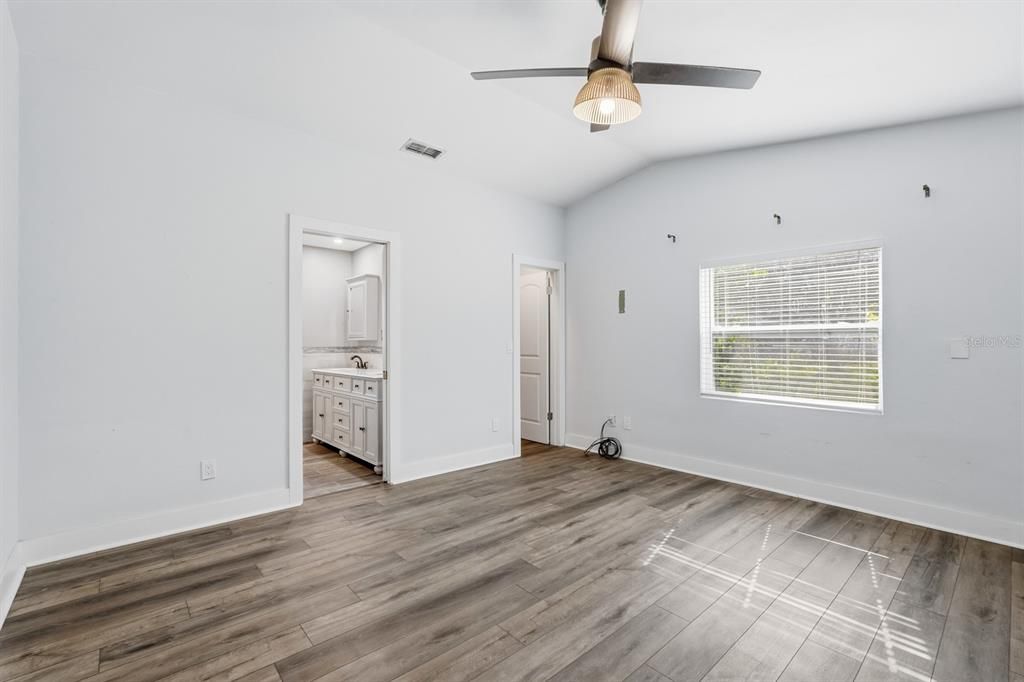 For Sale: $269,000 (3 beds, 2 baths, 1563 Square Feet)