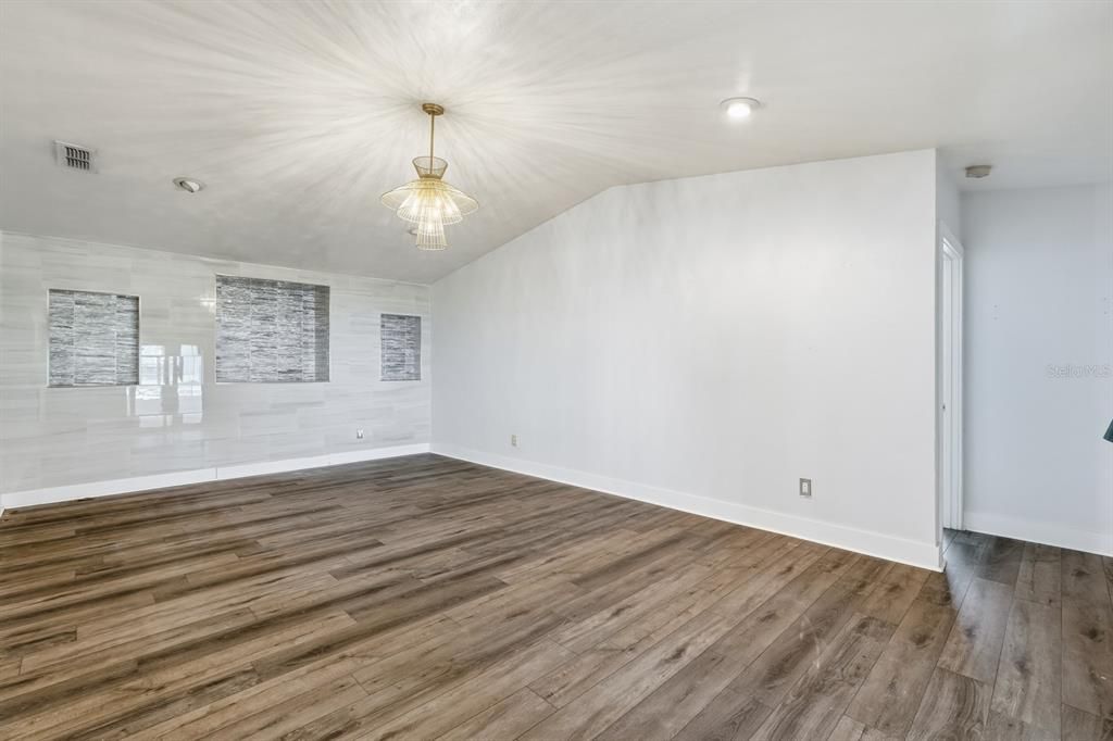 For Sale: $269,000 (3 beds, 2 baths, 1563 Square Feet)