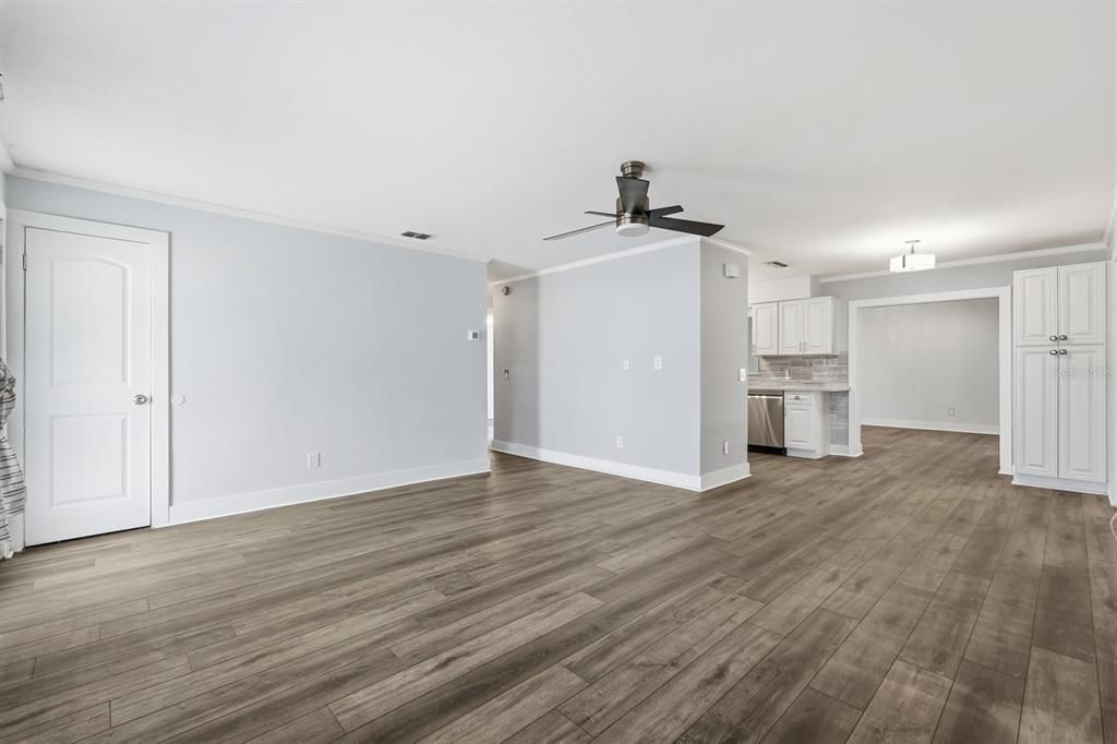 For Sale: $269,000 (3 beds, 2 baths, 1563 Square Feet)