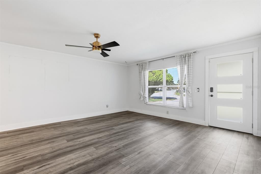 For Sale: $269,000 (3 beds, 2 baths, 1563 Square Feet)