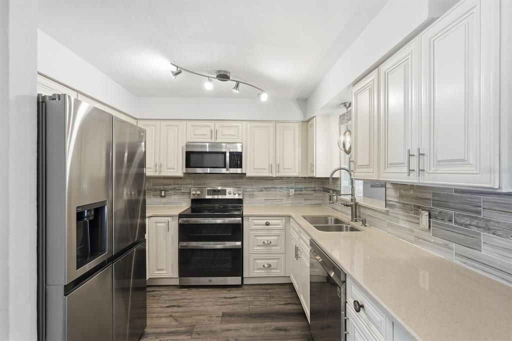 For Sale: $269,000 (3 beds, 2 baths, 1563 Square Feet)