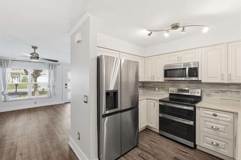 For Sale: $269,000 (3 beds, 2 baths, 1563 Square Feet)