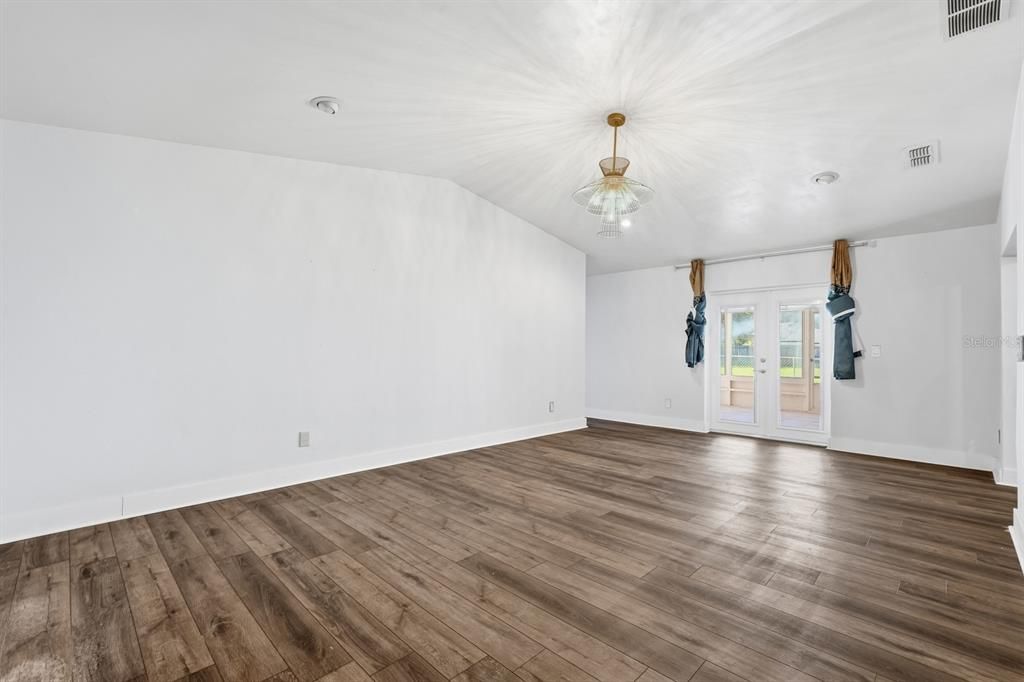 For Sale: $269,000 (3 beds, 2 baths, 1563 Square Feet)