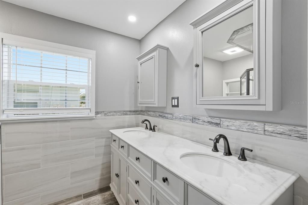 For Sale: $269,000 (3 beds, 2 baths, 1563 Square Feet)