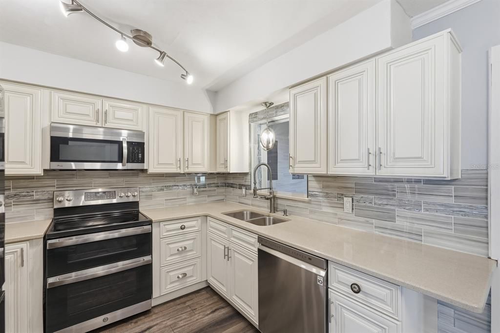 For Sale: $269,000 (3 beds, 2 baths, 1563 Square Feet)