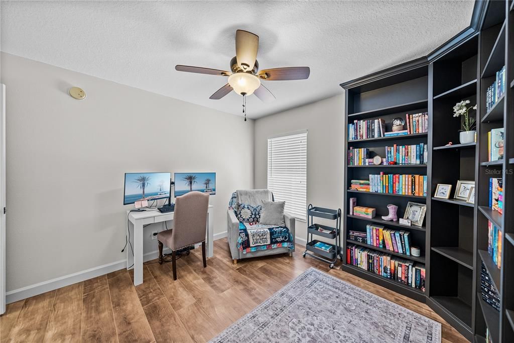 Active With Contract: $389,900 (3 beds, 2 baths, 1647 Square Feet)