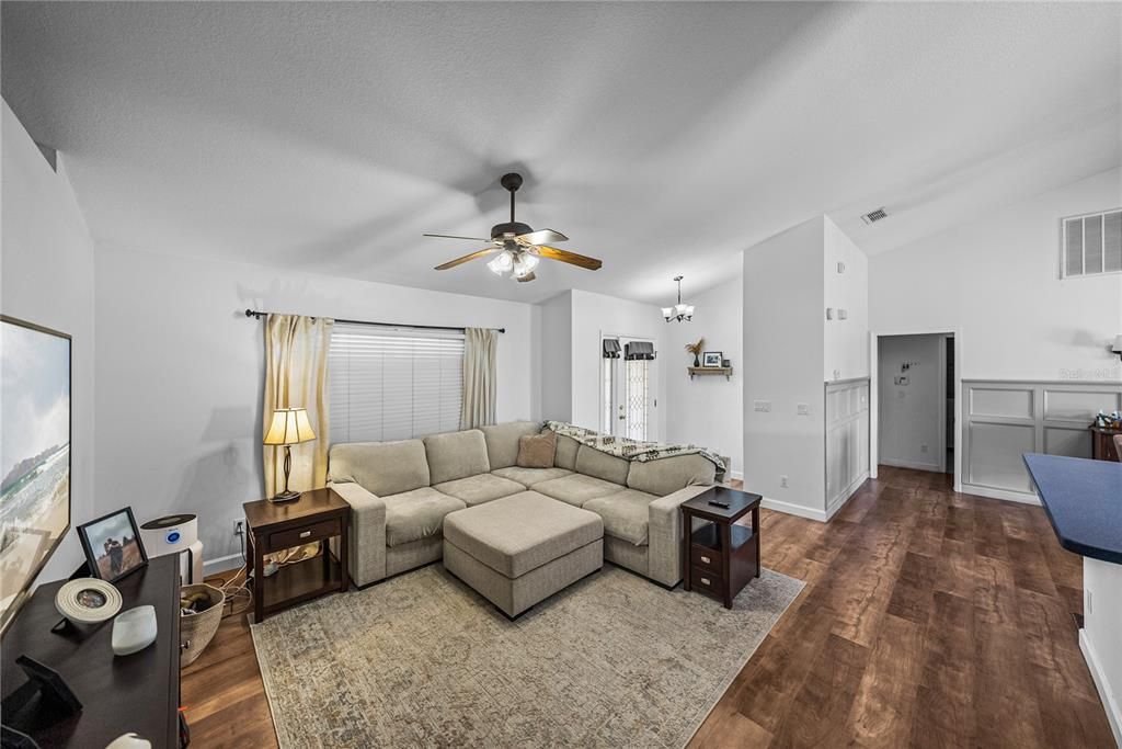 Active With Contract: $389,900 (3 beds, 2 baths, 1647 Square Feet)