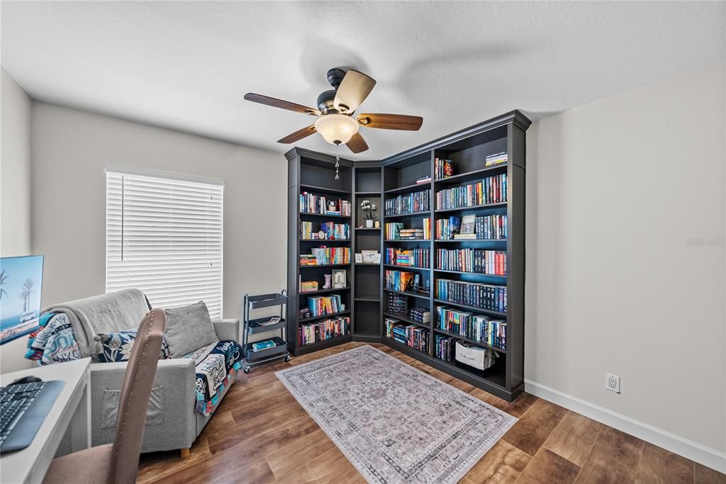 Active With Contract: $389,900 (3 beds, 2 baths, 1647 Square Feet)