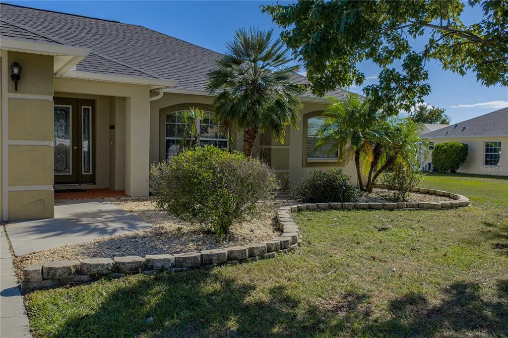 Active With Contract: $389,900 (3 beds, 2 baths, 1647 Square Feet)