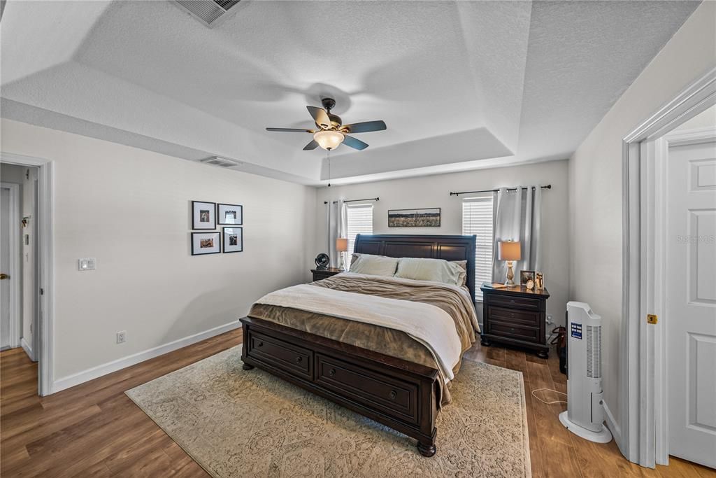 Active With Contract: $389,900 (3 beds, 2 baths, 1647 Square Feet)