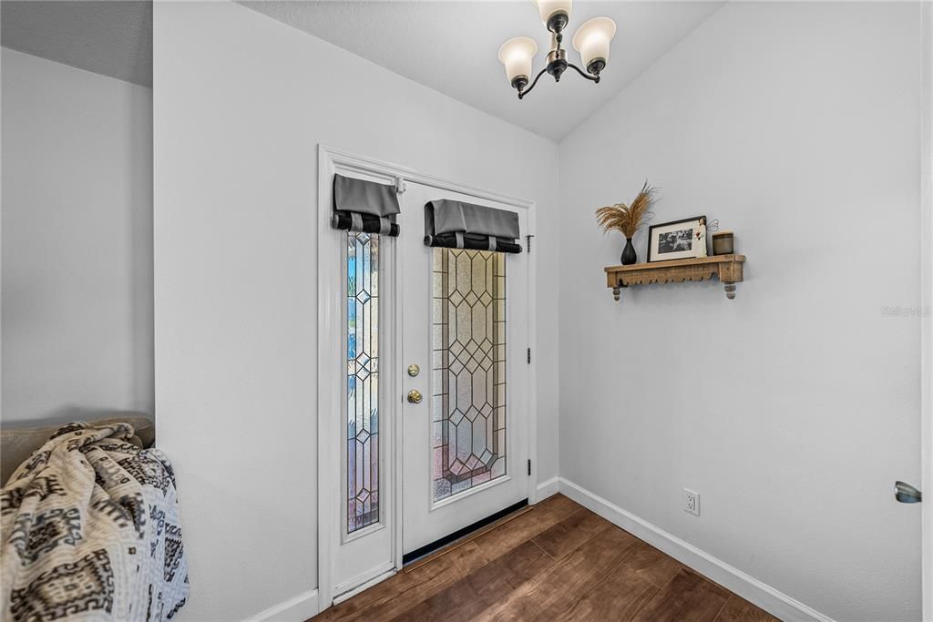 Active With Contract: $389,900 (3 beds, 2 baths, 1647 Square Feet)