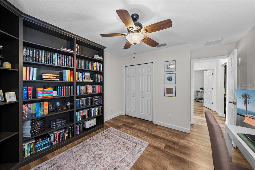 Active With Contract: $389,900 (3 beds, 2 baths, 1647 Square Feet)