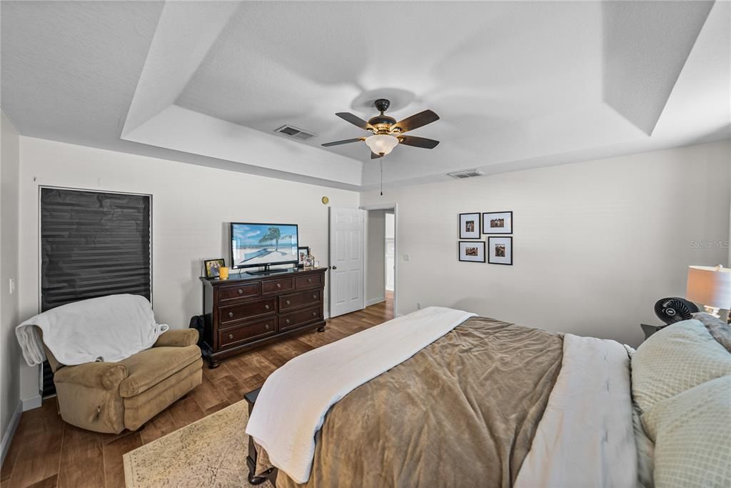 Active With Contract: $389,900 (3 beds, 2 baths, 1647 Square Feet)