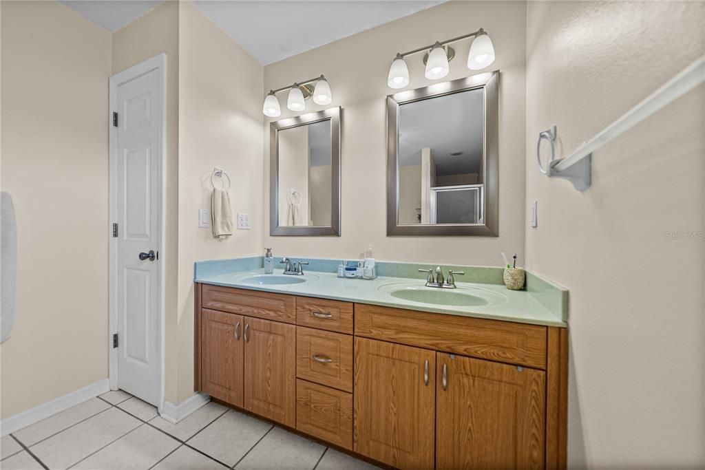 Active With Contract: $389,900 (3 beds, 2 baths, 1647 Square Feet)