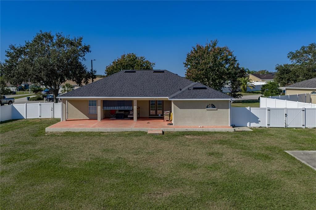 Active With Contract: $389,900 (3 beds, 2 baths, 1647 Square Feet)