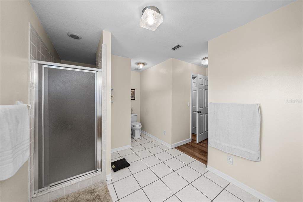 Active With Contract: $389,900 (3 beds, 2 baths, 1647 Square Feet)