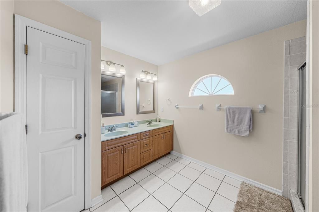 Active With Contract: $389,900 (3 beds, 2 baths, 1647 Square Feet)