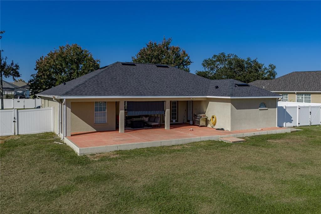 Active With Contract: $389,900 (3 beds, 2 baths, 1647 Square Feet)