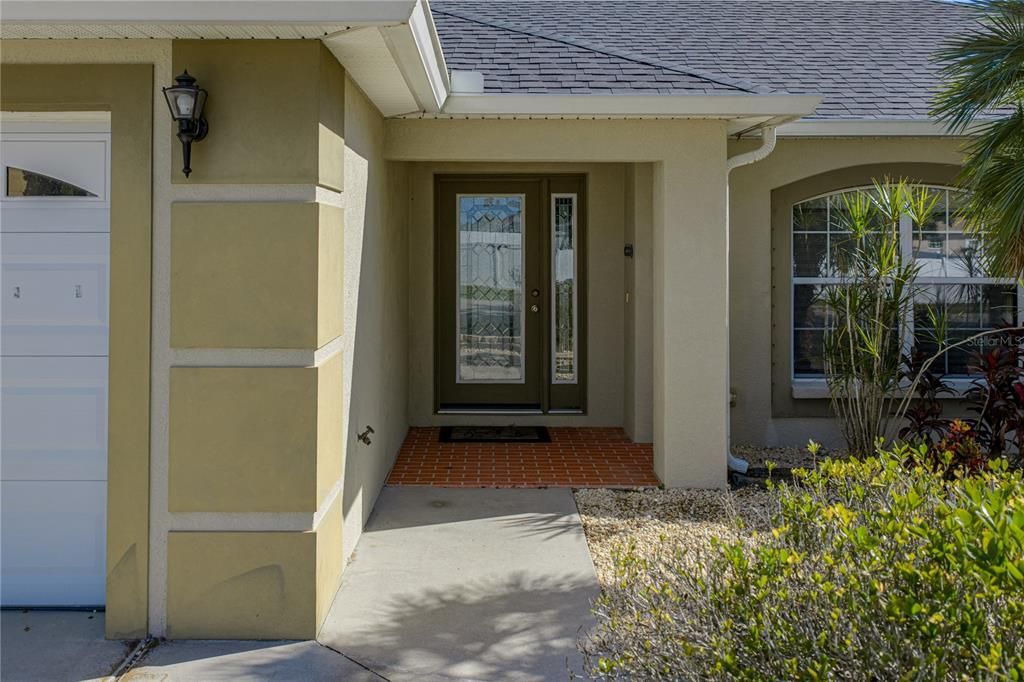 Active With Contract: $389,900 (3 beds, 2 baths, 1647 Square Feet)