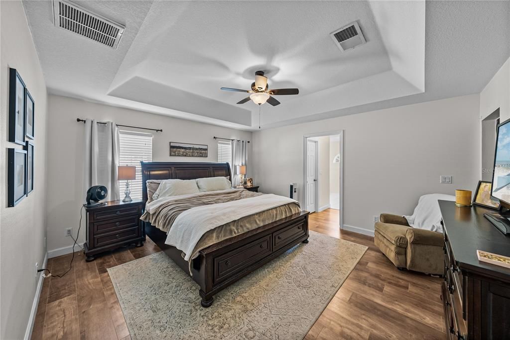 Active With Contract: $389,900 (3 beds, 2 baths, 1647 Square Feet)