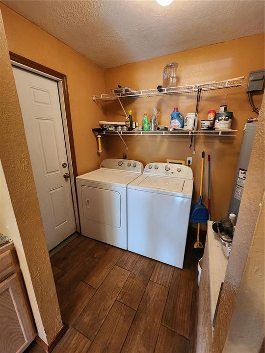 For Sale: $289,900 (2 beds, 2 baths, 1068 Square Feet)