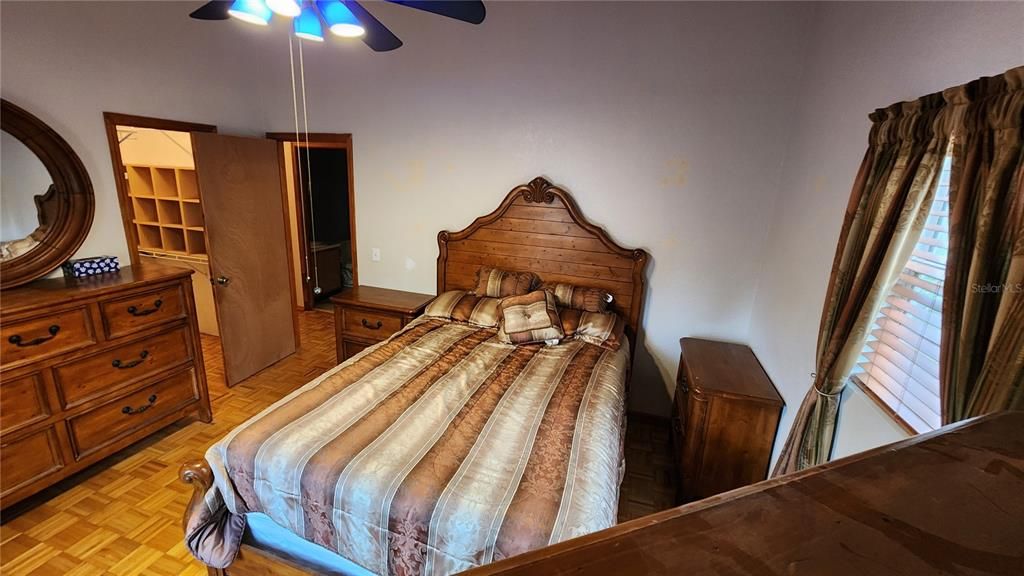 For Sale: $289,900 (2 beds, 2 baths, 1068 Square Feet)