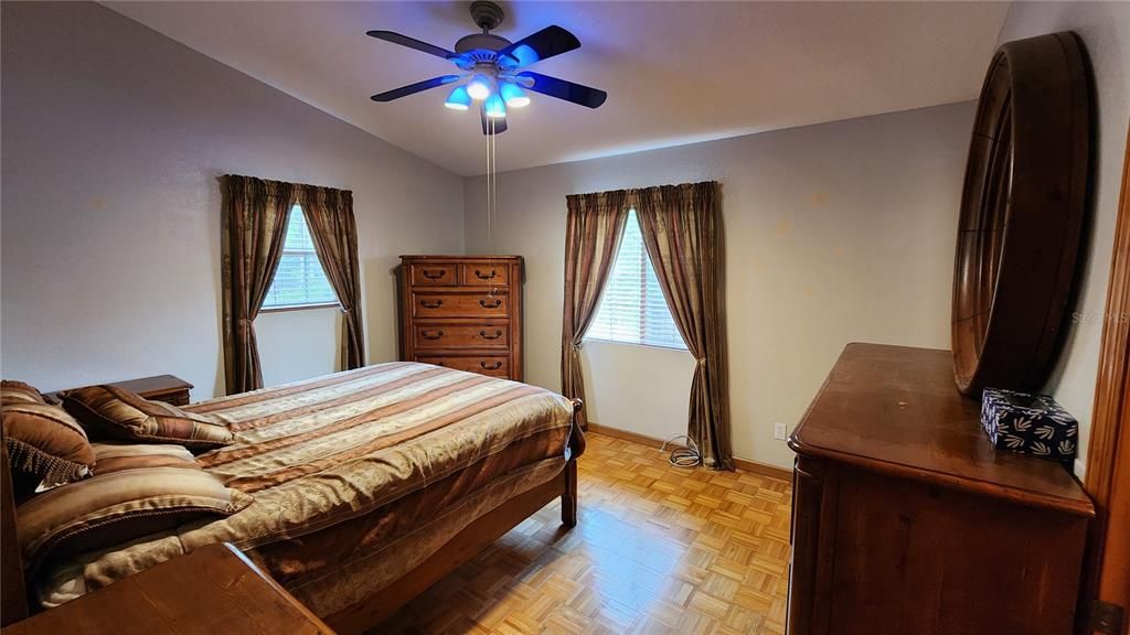 For Sale: $289,900 (2 beds, 2 baths, 1068 Square Feet)