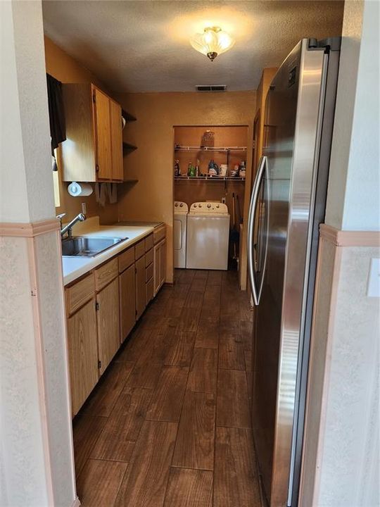 For Sale: $289,900 (2 beds, 2 baths, 1068 Square Feet)