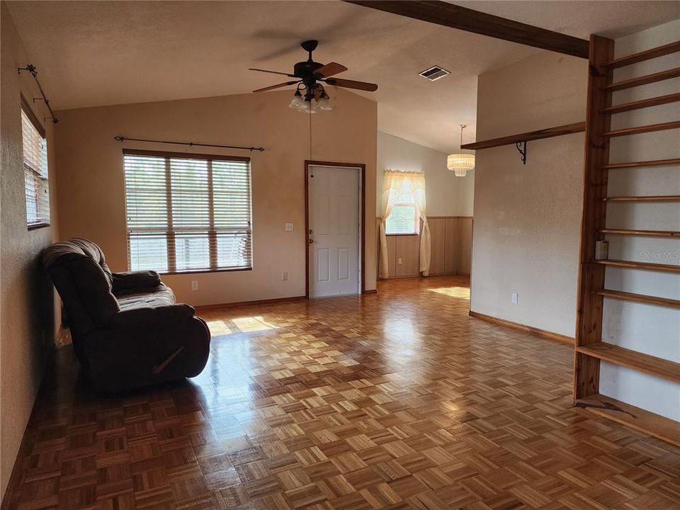 For Sale: $289,900 (2 beds, 2 baths, 1068 Square Feet)