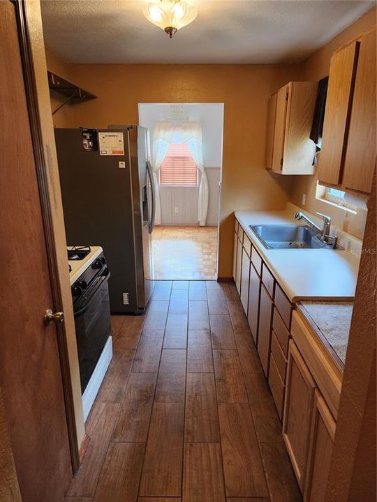 For Sale: $289,900 (2 beds, 2 baths, 1068 Square Feet)