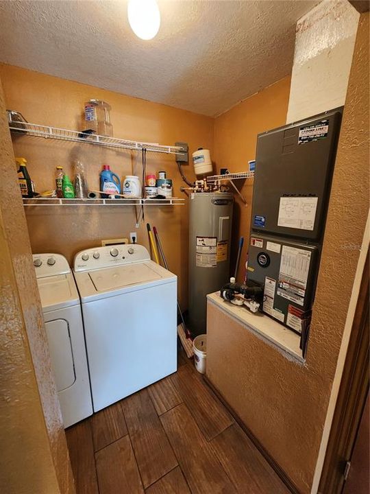 For Sale: $289,900 (2 beds, 2 baths, 1068 Square Feet)