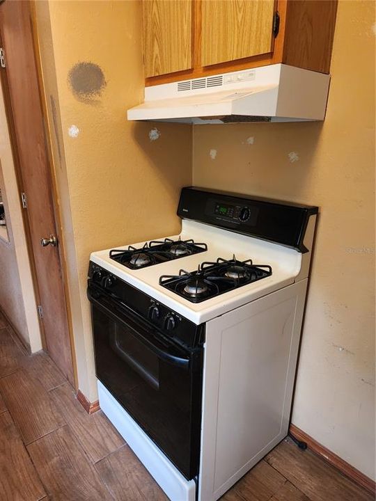 For Sale: $289,900 (2 beds, 2 baths, 1068 Square Feet)