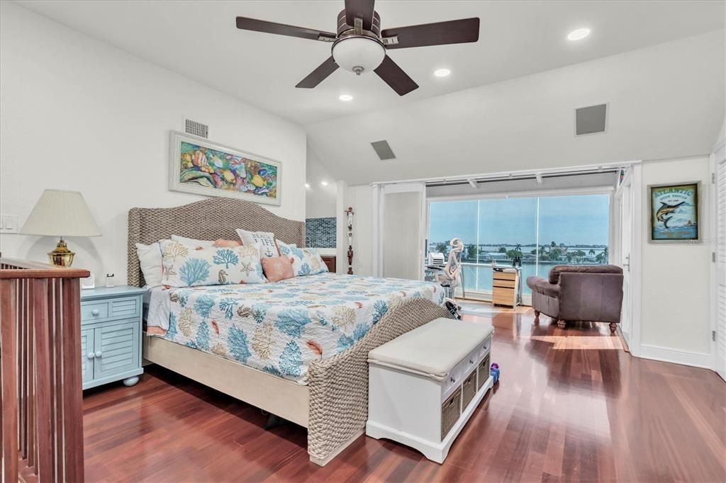 合同活跃: $2,995,000 (4 贝兹, 4 浴室, 3489 平方英尺)