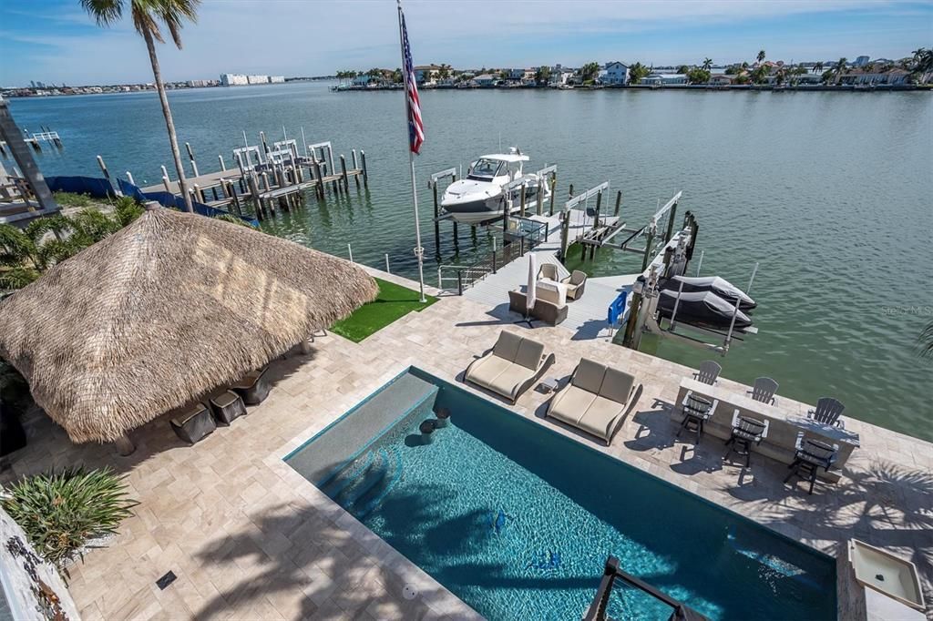 合同活跃: $2,995,000 (4 贝兹, 4 浴室, 3489 平方英尺)