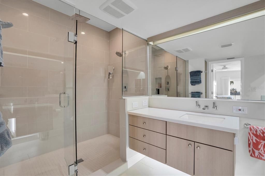 合同活跃: $2,995,000 (4 贝兹, 4 浴室, 3489 平方英尺)