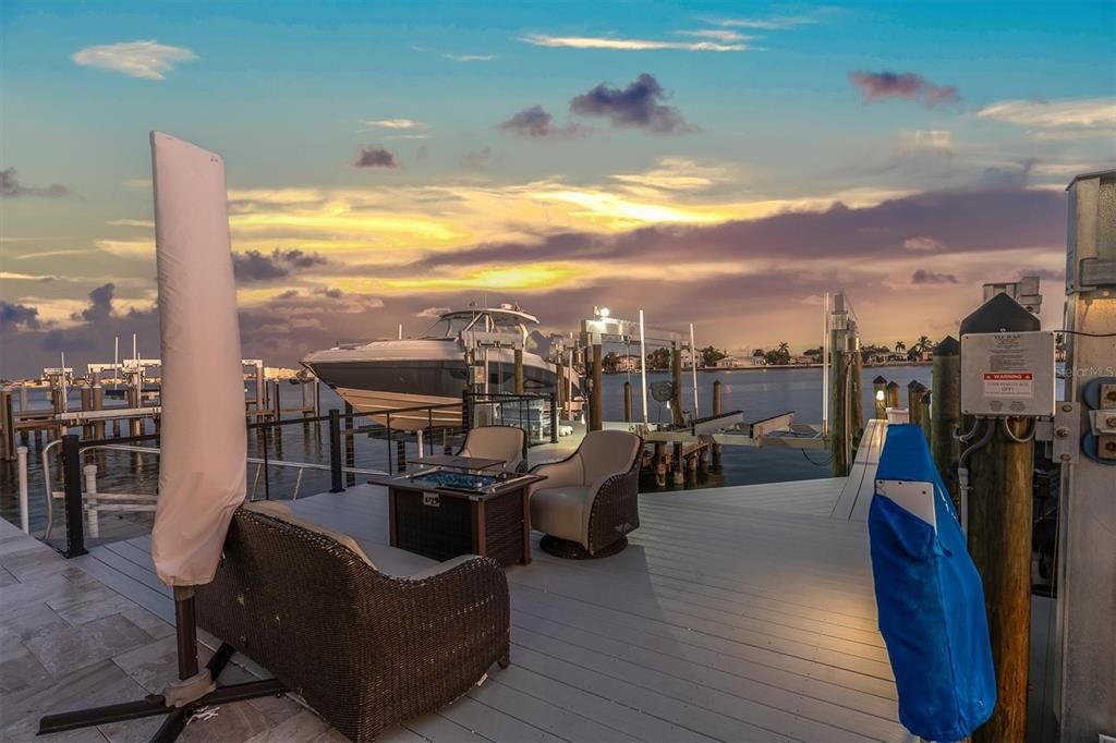 合同活跃: $2,995,000 (4 贝兹, 4 浴室, 3489 平方英尺)