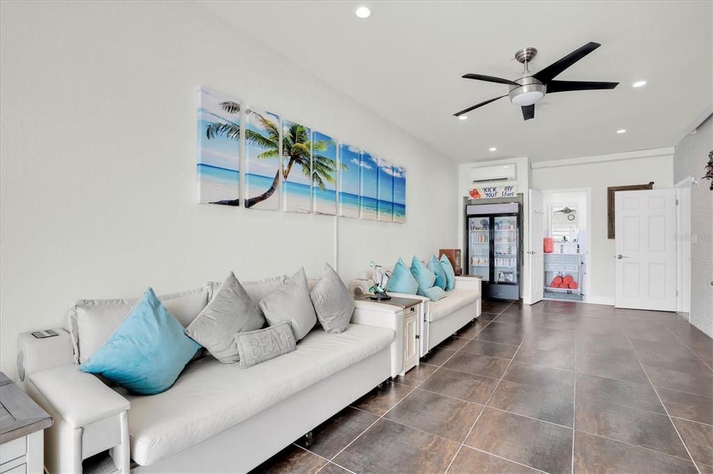 合同活跃: $2,995,000 (4 贝兹, 4 浴室, 3489 平方英尺)