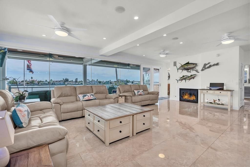 合同活跃: $2,995,000 (4 贝兹, 4 浴室, 3489 平方英尺)