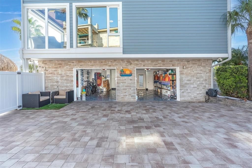 合同活跃: $2,995,000 (4 贝兹, 4 浴室, 3489 平方英尺)