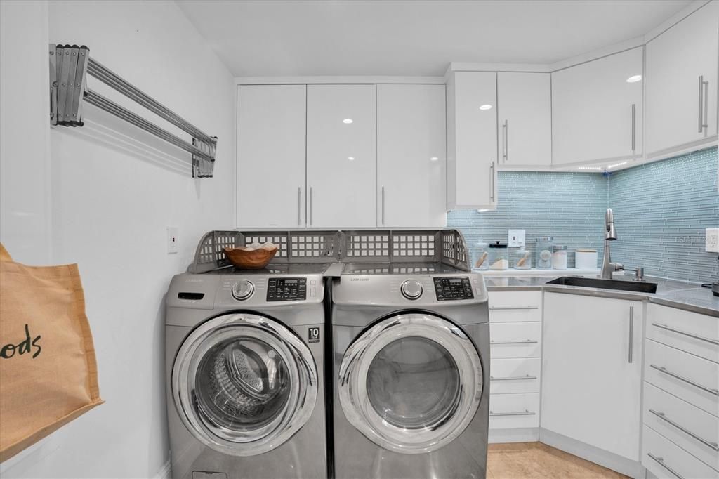 合同活跃: $2,995,000 (4 贝兹, 4 浴室, 3489 平方英尺)