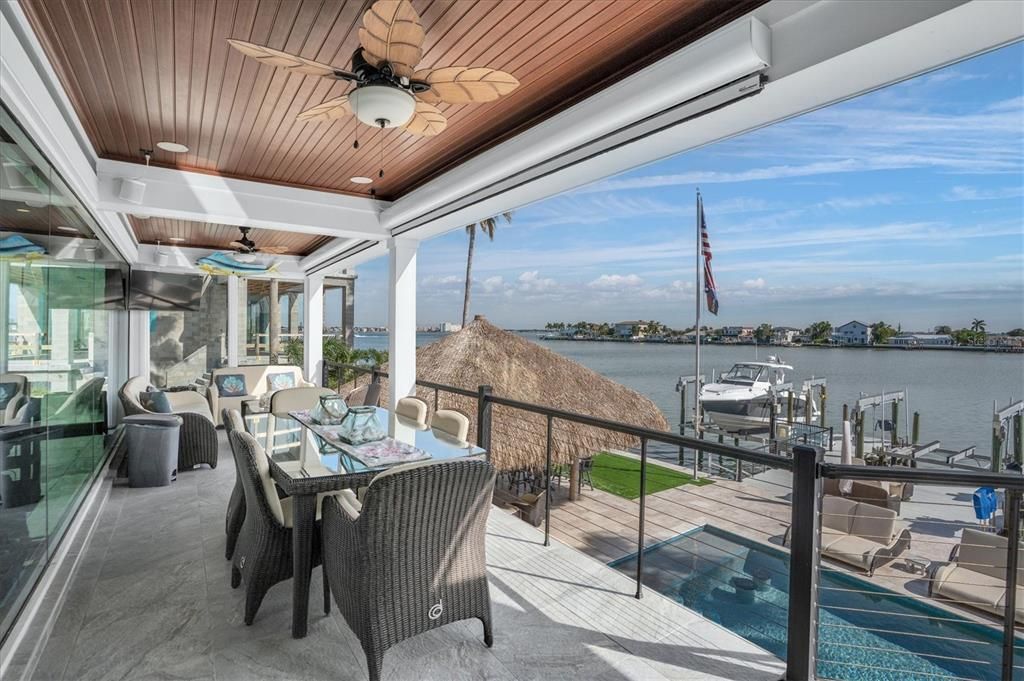 合同活跃: $2,995,000 (4 贝兹, 4 浴室, 3489 平方英尺)