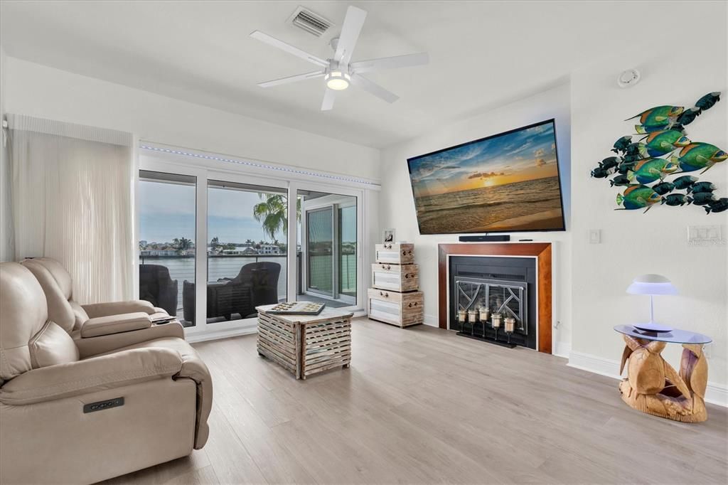 合同活跃: $2,995,000 (4 贝兹, 4 浴室, 3489 平方英尺)