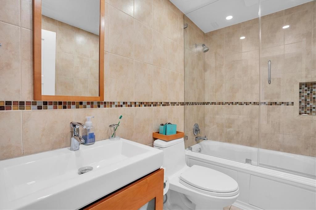 合同活跃: $2,995,000 (4 贝兹, 4 浴室, 3489 平方英尺)