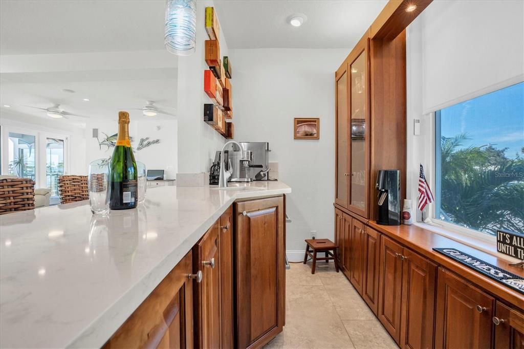 合同活跃: $2,995,000 (4 贝兹, 4 浴室, 3489 平方英尺)