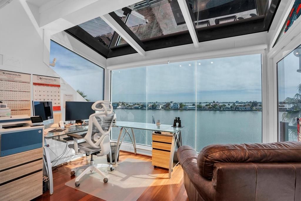 合同活跃: $2,995,000 (4 贝兹, 4 浴室, 3489 平方英尺)